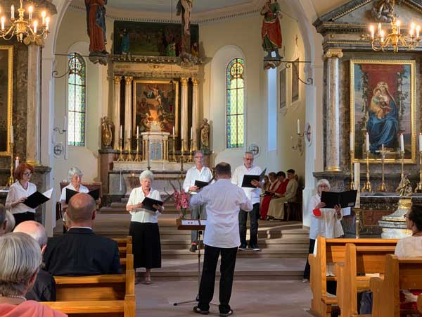 Chor anlässlich des Patrozinium der Kirchenpatrone St. Peter & Paul in der alten Dorfkirche Allschwil am 29. Juni 2022